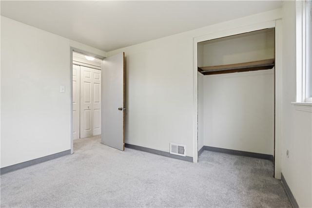 2911 Valley St, Liberty Boro, PA 15133
