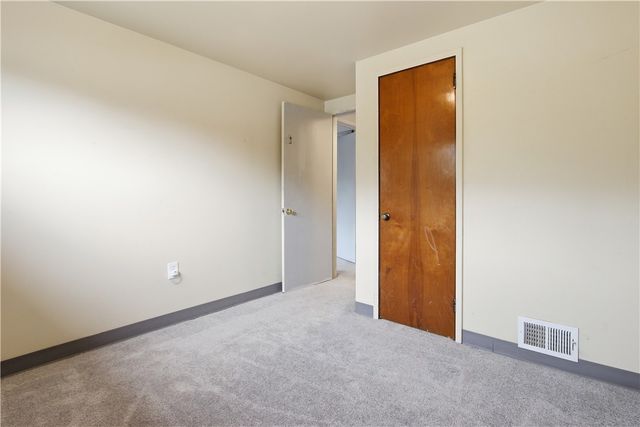 2911 Valley St, Liberty Boro, PA 15133