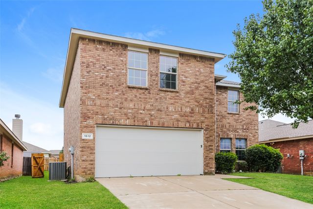 1612 Chivalry Lane, Fort Worth, TX 76140