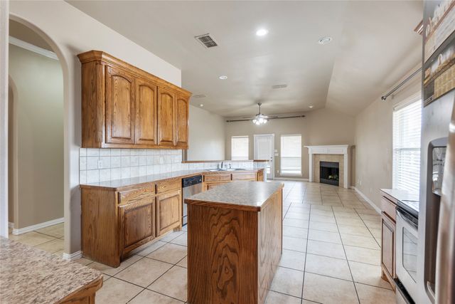 8244 Edgepoint Trail, Fort Worth, TX 76053
