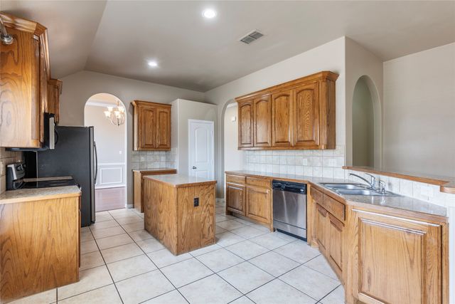 8244 Edgepoint Trail, Fort Worth, TX 76053