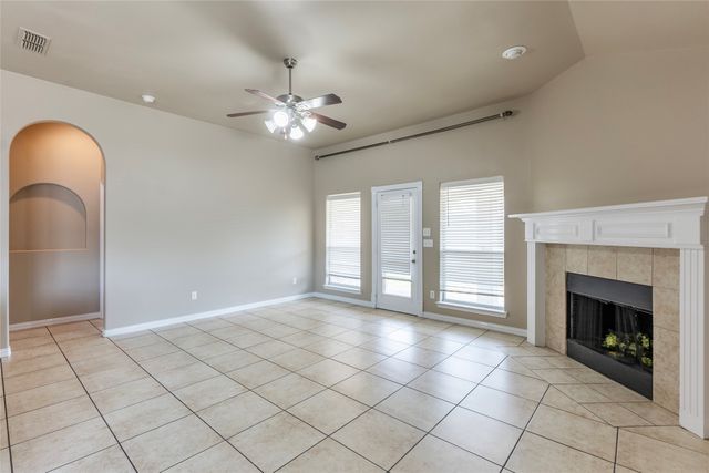 8244 Edgepoint Trail, Fort Worth, TX 76053