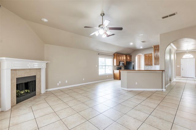 8244 Edgepoint Trail, Fort Worth, TX 76053
