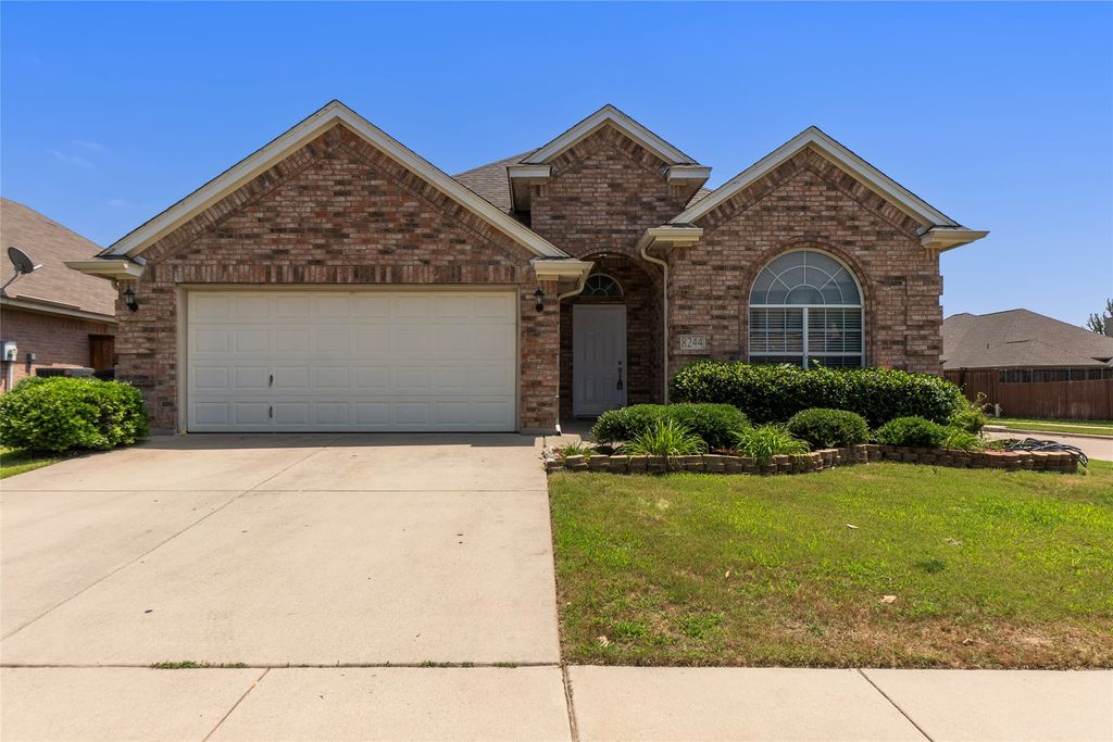 8244 Edgepoint Trail, Fort Worth, TX 76053