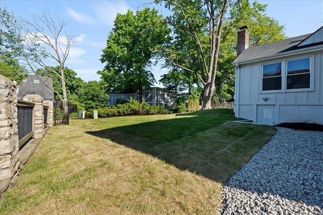 10310 Eby Street, Overland Park, KS 66212