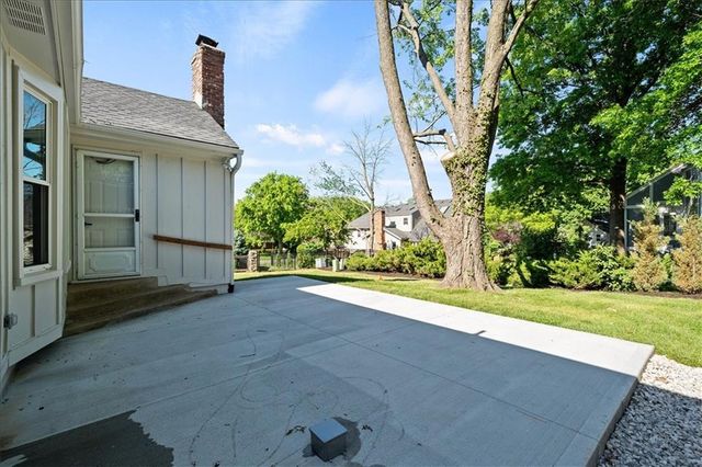 10310 Eby Street, Overland Park, KS 66212