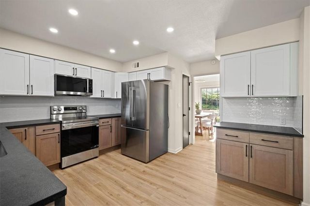 10310 Eby Street, Overland Park, KS 66212