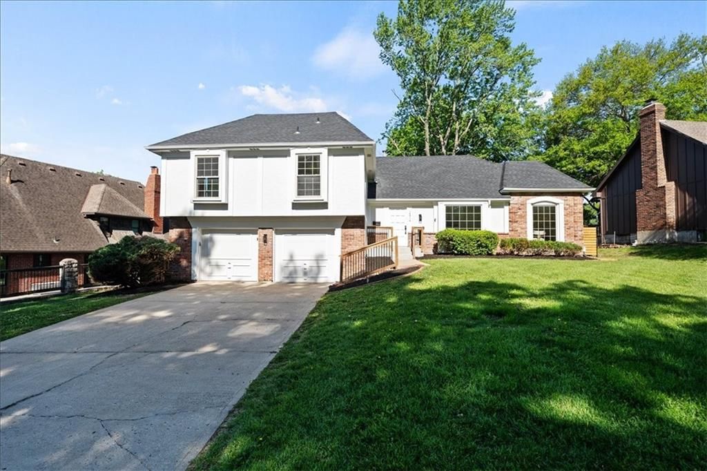 10310 Eby Street, Overland Park, KS 66212