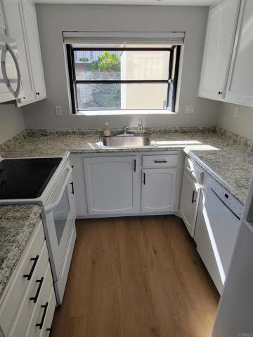 1263 Robinson Avenue 12, San Diego, CA 92103