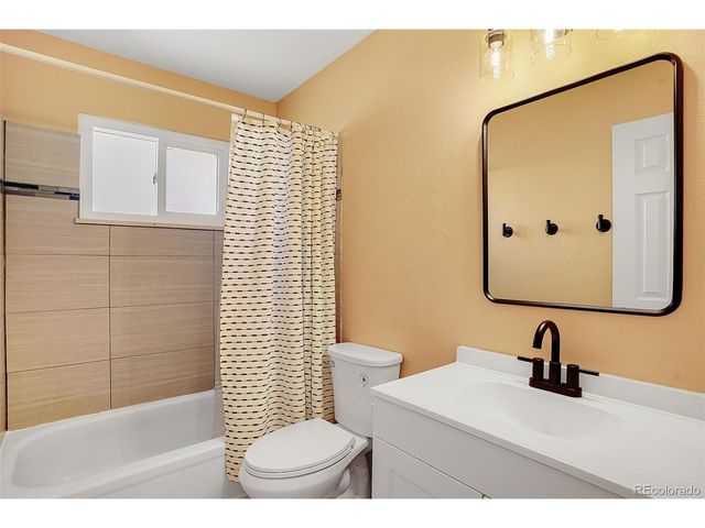 9848 Appletree Pl, Thornton, CO 80260