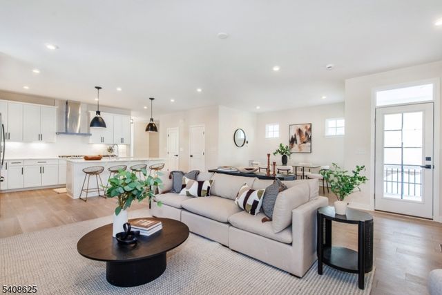 67 Willow Ln, Parsippany-troy Hills Twp., NJ 07054