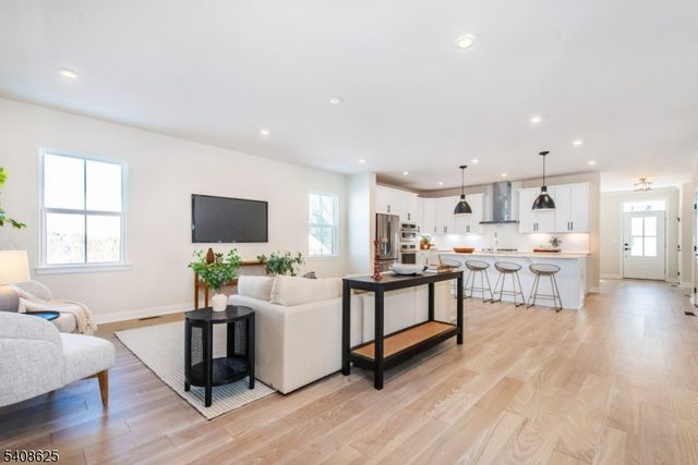 67 Willow Ln, Parsippany-troy Hills Twp., NJ 07054