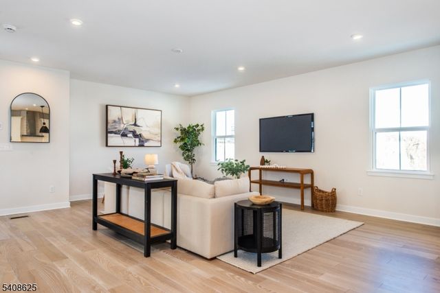 67 Willow Ln, Parsippany-troy Hills Twp., NJ 07054