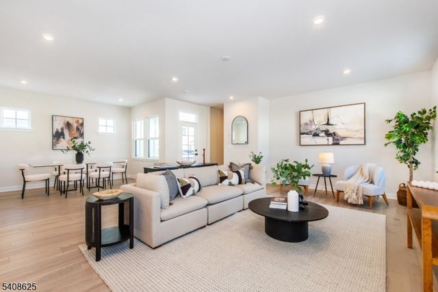 67 Willow Ln, Parsippany-troy Hills Twp., NJ 07054