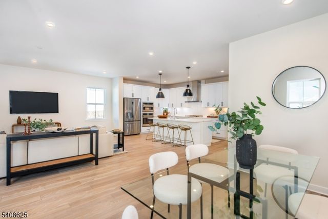 67 Willow Ln, Parsippany-troy Hills Twp., NJ 07054