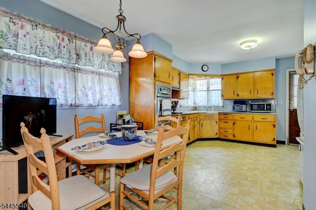 176 Pompton Rd, Haledon Boro, NJ 07508