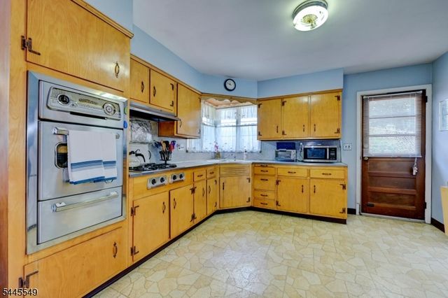 176 Pompton Rd, Haledon Boro, NJ 07508