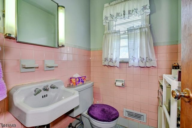 176 Pompton Rd, Haledon Boro, NJ 07508