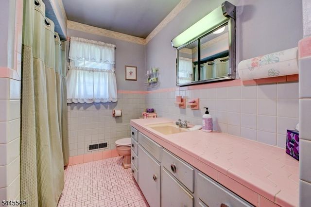 176 Pompton Rd, Haledon Boro, NJ 07508