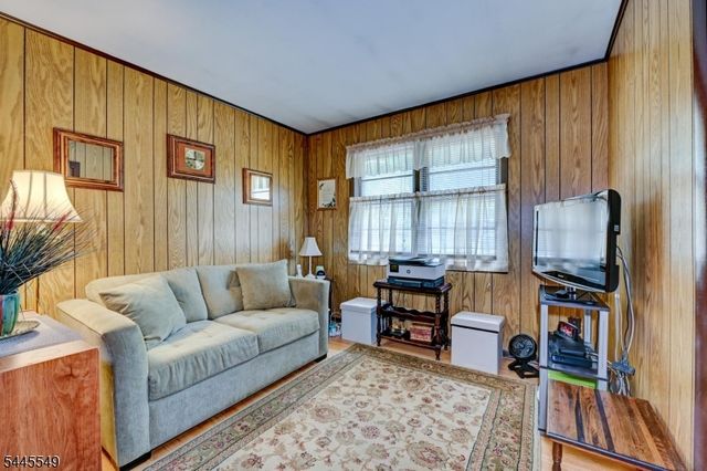 176 Pompton Rd, Haledon Boro, NJ 07508