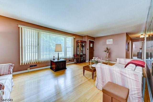 176 Pompton Rd, Haledon Boro, NJ 07508