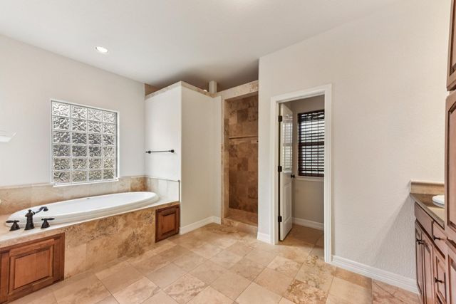 105 Silver Leaf DR, Georgetown, TX 78633