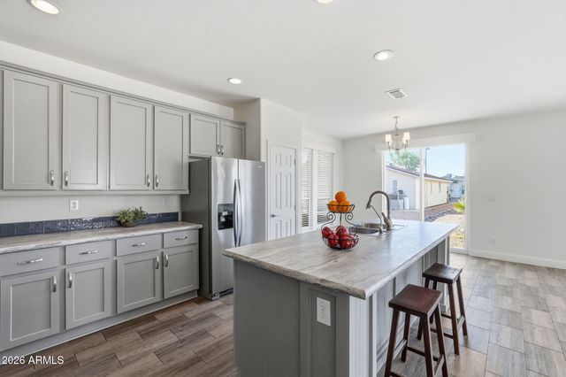 3301 S GOLDFIELD Road 6003, Apache Junction, AZ 85119