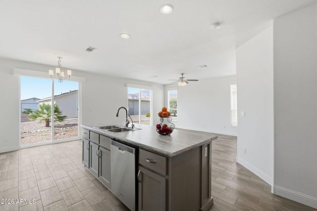 3301 S GOLDFIELD Road 6003, Apache Junction, AZ 85119