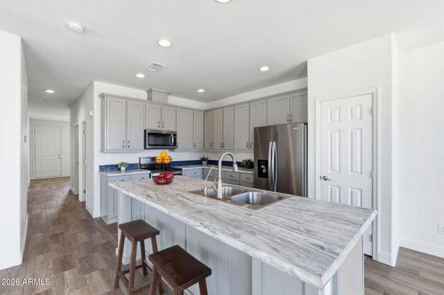3301 S GOLDFIELD Road 6003, Apache Junction, AZ 85119