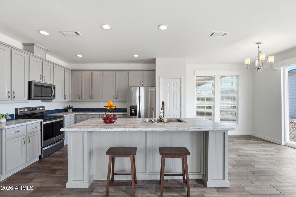 3301 S GOLDFIELD Road 6003, Apache Junction, AZ 85119