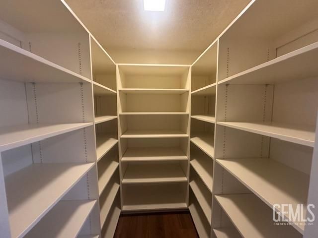 6405 Desert Hills Avenue, Bakersfield, CA 93309