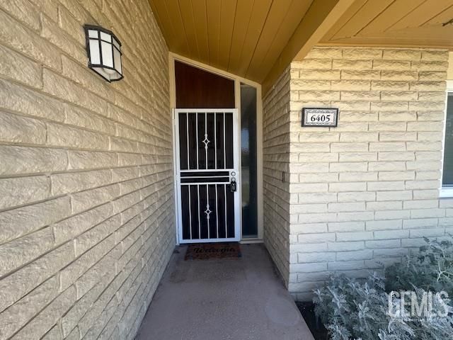 6405 Desert Hills Avenue, Bakersfield, CA 93309