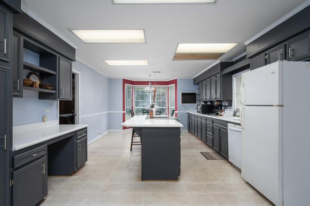 107 Gay Ave., Hattiesburg, MS 39401