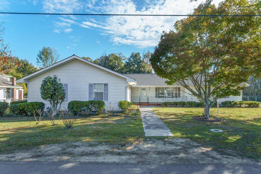 107 Gay Ave., Hattiesburg, MS 39401