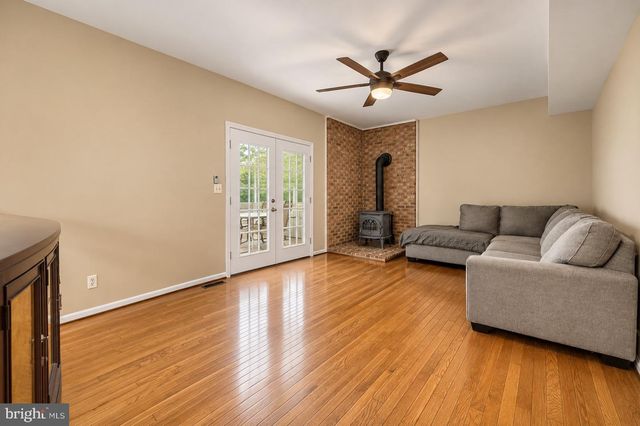 990 CARAVAN TRL, Owings, MD 20736