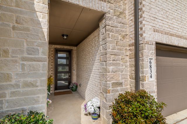 6834 Neals Way, Arlington, TX 76001