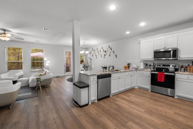 6834 Neals Way, Arlington, TX 76001