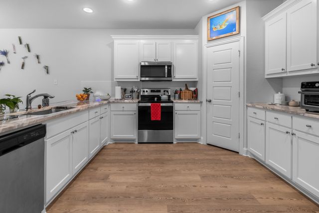 6834 Neals Way, Arlington, TX 76001