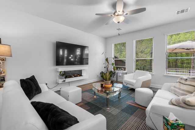 6834 Neals Way, Arlington, TX 76001