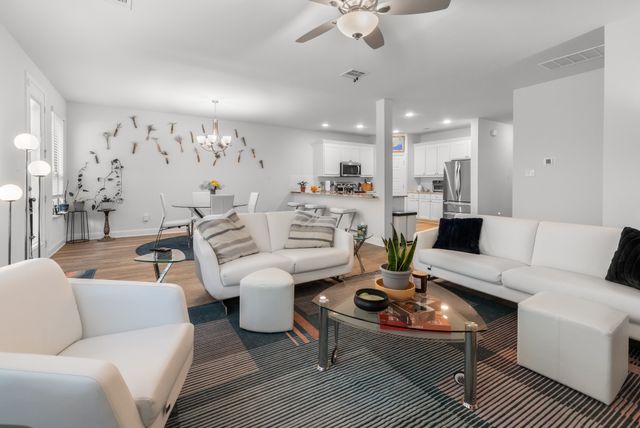 6834 Neals Way, Arlington, TX 76001