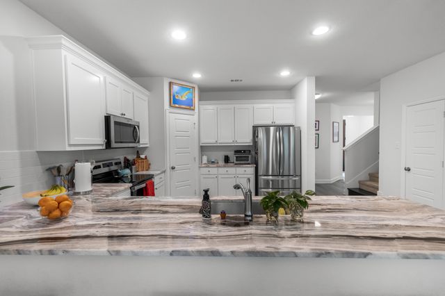 6834 Neals Way, Arlington, TX 76001