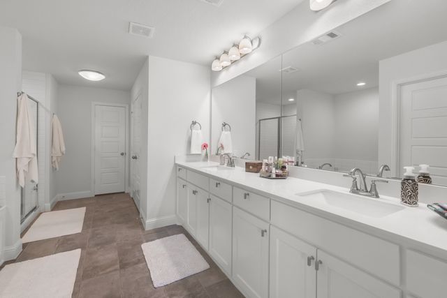 6834 Neals Way, Arlington, TX 76001