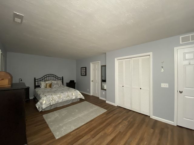 4426 Glasgow Rd, Burkesville, KY 42717