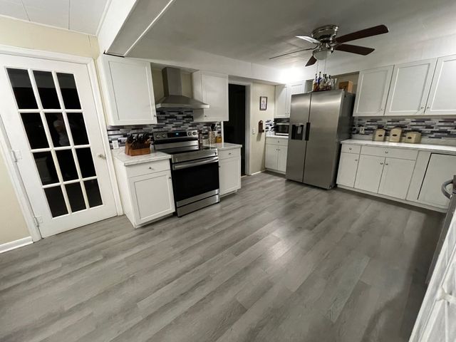 4426 Glasgow Rd, Burkesville, KY 42717