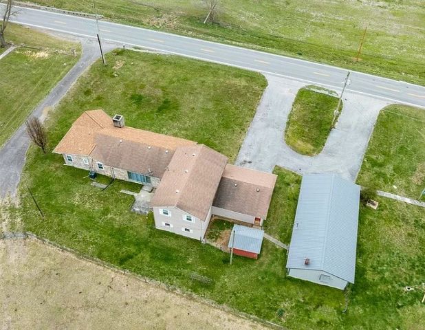 4426 Glasgow Rd, Burkesville, KY 42717