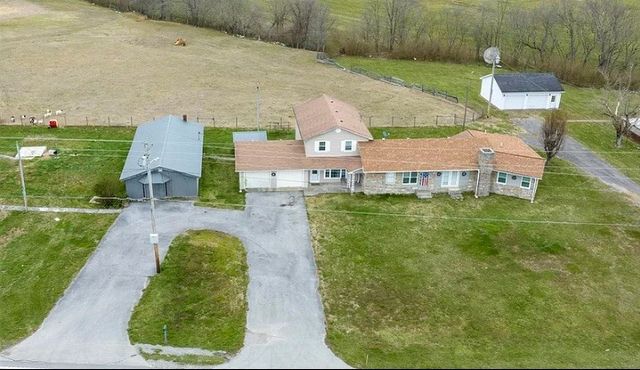 4426 Glasgow Rd, Burkesville, KY 42717