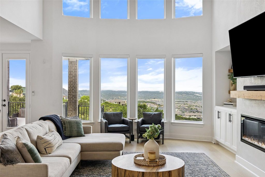 6220 Sontag DR, Austin, TX 78738