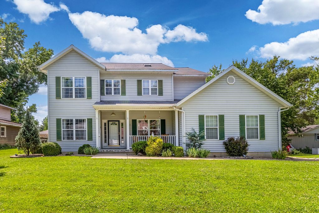 Image 1 of property listing at 36 EDGEWOOD Lane N, Centralia, IL 62801