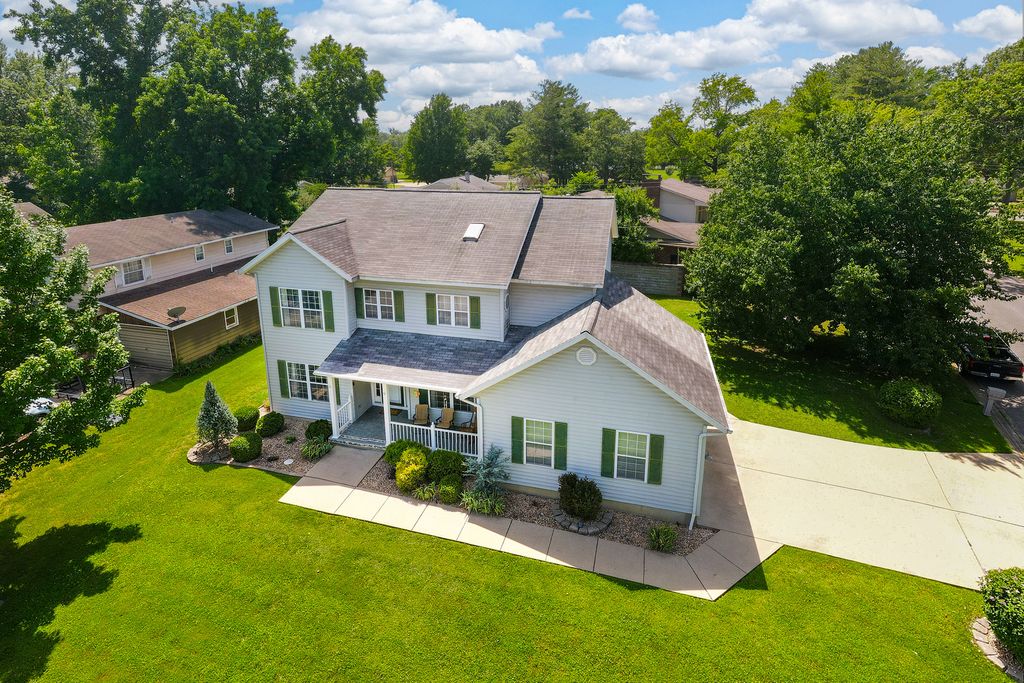 Image 2 of property listing at 36 EDGEWOOD Lane N, Centralia, IL 62801