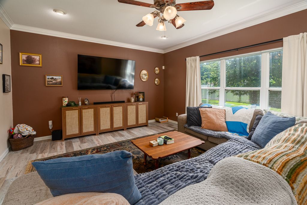 Image 11 of property listing at 36 EDGEWOOD Lane N, Centralia, IL 62801